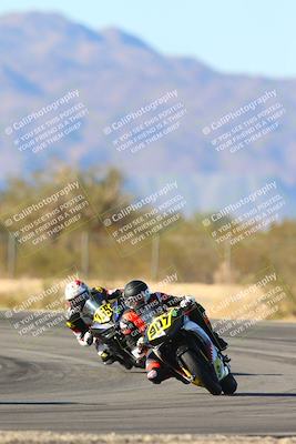 media/Jan-10-2025-CVMA Friday Practice (Fri) [[489e0da257]]/Group 4 and Trackday/Session 5 (Turn 7)/